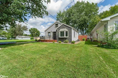 811 13th St, Nevada, IA, 50201-2146 | Card Image