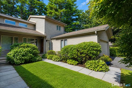 6-6 Acorn Gln, Avon, CT, 06001-3915 | Card Image