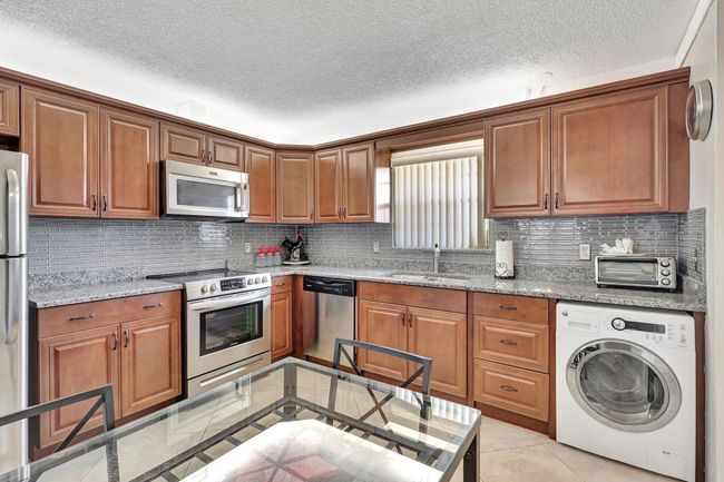 165 Amherst Ln, Condo with 1 bedrooms, 2 bathrooms and null parking in Lake Worth FL | Image 5