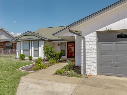 704 S Timberridge Dr, Cushing, OK, 74023-5412 | Card Image