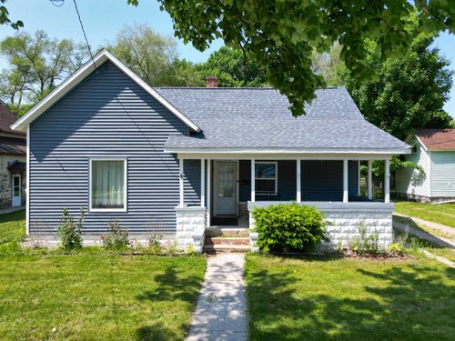 212 W 7th St, Clare, MI, 48617-1206 | Card Image