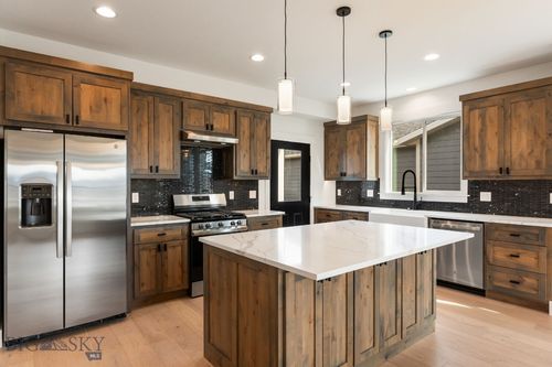 915 Arnold St, Bozeman, MT, 59715 | Card Image