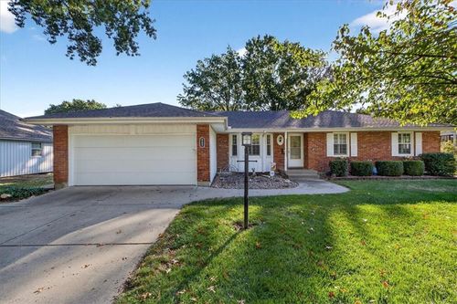 807 Ne Balboa St, Lees Summit, MO, 64086-5524 | Card Image