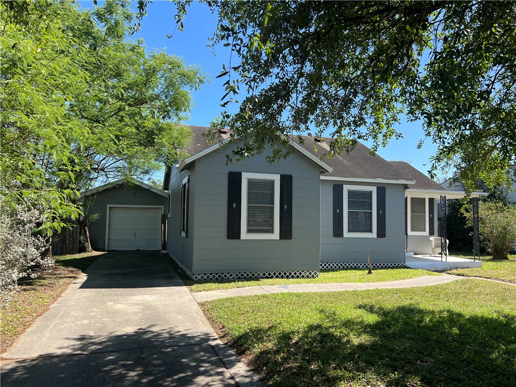 Alice Ave, Kingsville, TX 78363