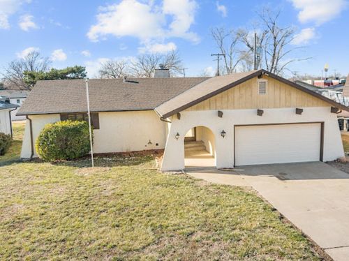 730 Moundview Ave, Salina, KS, 67401-5218 | Card Image