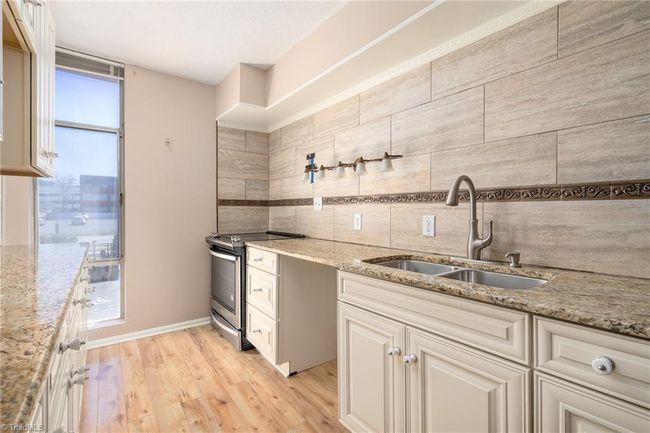 Kitchen | Image 10