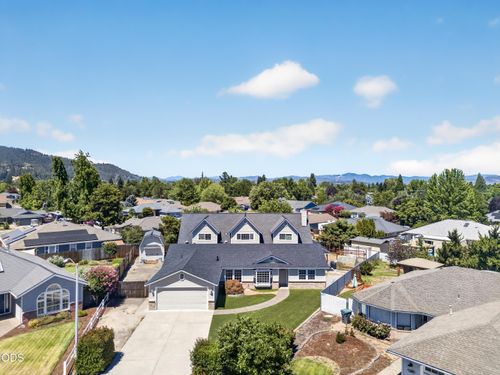 182 Justin Court, Central Point, OR, 97502 | Card Image