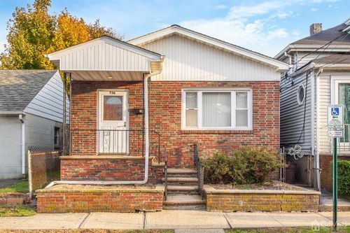 736 8th Street, Secaucus, NJ, 07094 | Card Image