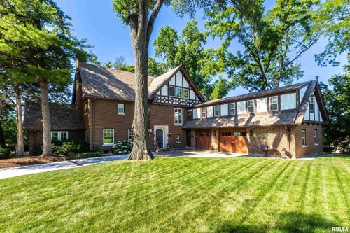 118 Ridgewood Ave, Davenport, IA, 52803-3642 | Card Image