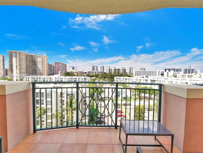 APT-806 - 17555 Atlantic Blvd, Condo with 2 bedrooms, 2 bathrooms and null parking in Sunny Isles Beach FL | Image 12
