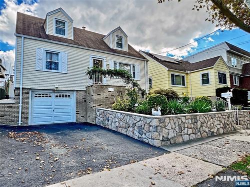 32 William Street, Kearny, NJ, 07032 | Card Image