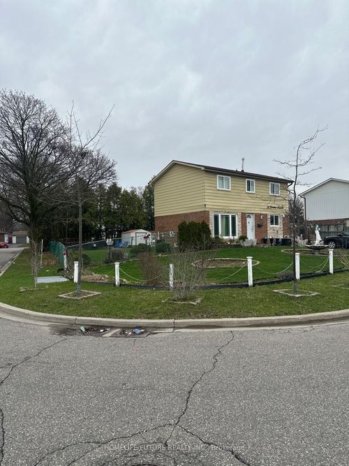 18 Gemshaw Cres, Scarborough, ON, M1B1L4 | Card Image