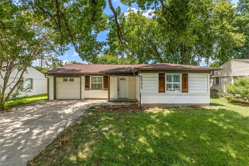 2111 El Capitan Dr, Dallas, TX, 75228-1625 | Card Image