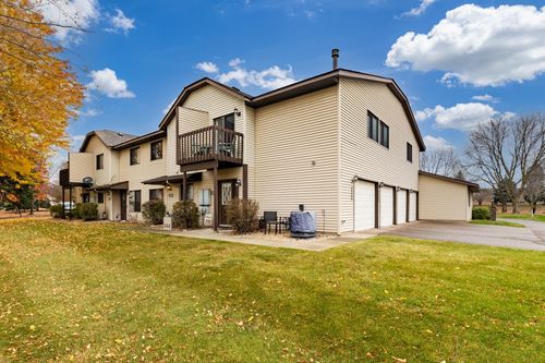 4289 Centerville Rd, Vadnais Heights, MN, 55127-7814 | Card Image