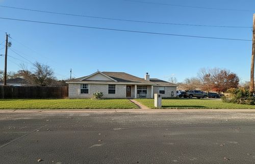 305 Maple Ln, Elgin, TX, 78621-3071 | Card Image