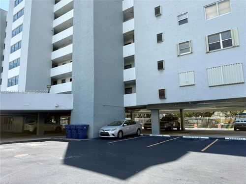 3c-2950 Sw 3rd Ave, Miami, FL, 33129-2758 | Card Image