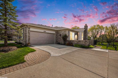 49837 Hidden Valley Dr, Macomb, MI, 48044-6124 | Card Image