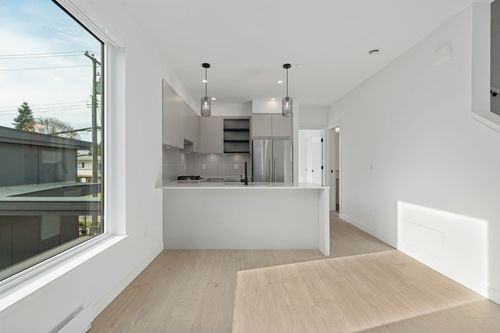 208-921 Grant St, Coquitlam, BC, V3J0S2 | Card Image