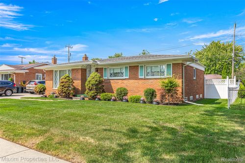 6545 N Charlesworth St, Dearborn Heights, MI, 48127-3905 | Card Image