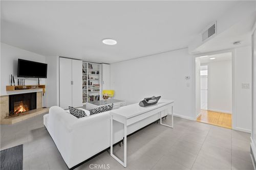 unit-102-14960 Victory Blvd, Van Nuys, CA, 91411-1809 | Card Image