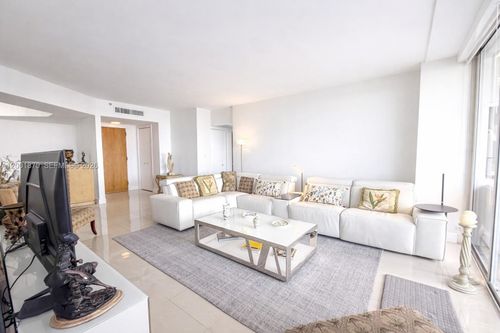 6l-19707 Turnberry Way, Aventura, FL, 33180-2502 | Card Image