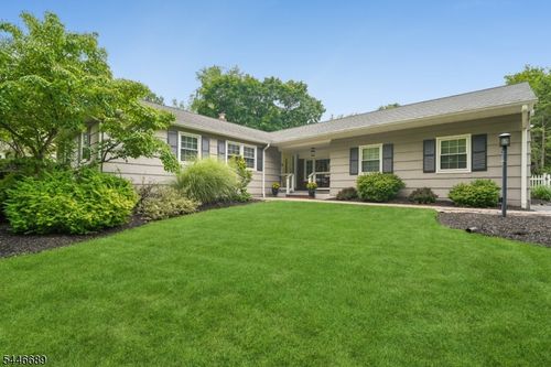 5 Pletcher Pl, Morristown, NJ, 07960-3621 | Card Image