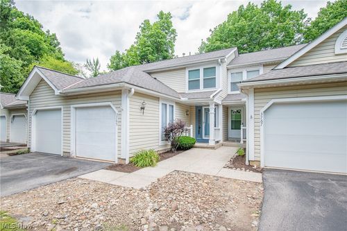 3765 Lake Run Blvd, Stow, OH, 44224-4339 | Card Image