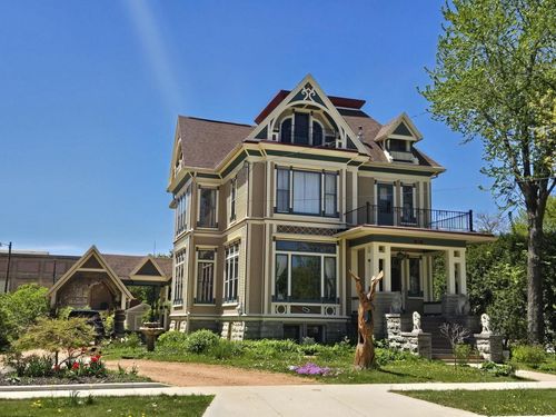 1107 Algoma Boulevard, OSHKOSH, WI, 54901 | Card Image