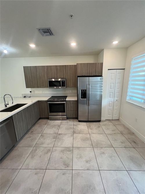 apt-102-10295 Nw 64th Ter, Doral, FL, 33178-4689 | Card Image