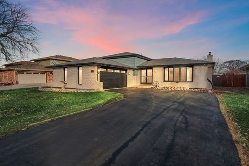 17759 Maple St, Lansing, IL, 60438-2054 | Card Image