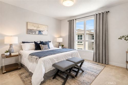 41-2700 41 E Chaucer E, Los Angeles, CA, 90065 | Card Image