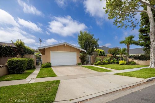 2911 Walker Lee Dr, Rossmoor, CA, 90720-5244 | Card Image