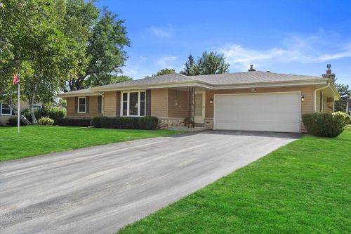 w222n2281 Glenwood Lane, PEWAUKEE, WI, 53186 | Card Image