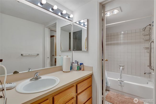 Full Bathroom | Image 13