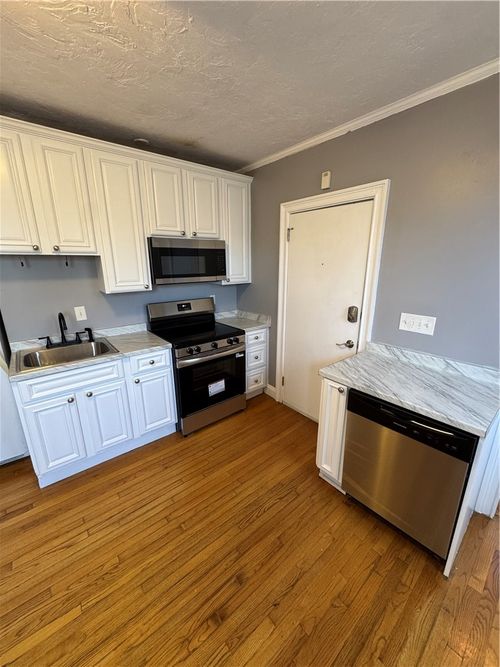 2f-29 Gesler St, Providence, RI, 02909-6100 | Card Image