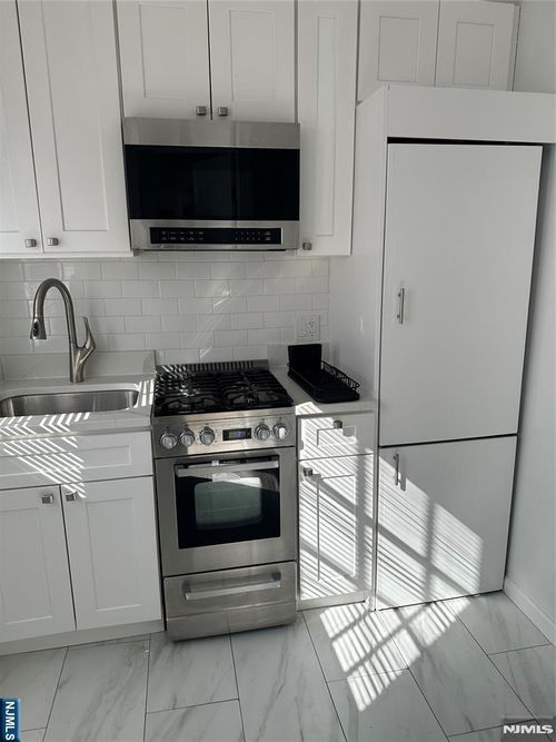 255 Lafayette Pl, Englewood, NJ, 07631-3905 | Card Image