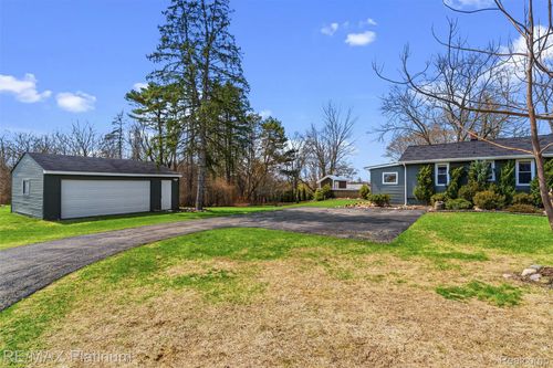 11124 White Lake Rd, Fenton, MI, 48430-2478 | Card Image