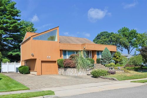 11 Tompkins Ave, Jericho, NY, 11753-1946 | Card Image