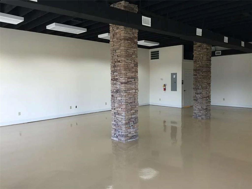 Commercial Lease in Rome 3