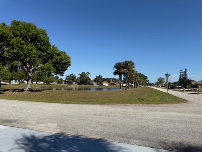 434 Se Doat St, House other with 3 bedrooms, 2 bathrooms and null parking in Port St. Lucie FL | Image 12