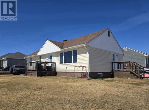 818 Cormack St, Labrador City, NL, A2V1R4 | Card Image