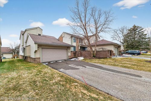 23289 N Chanticleer Dr, Southfield, MI, 48034-6938 | Card Image