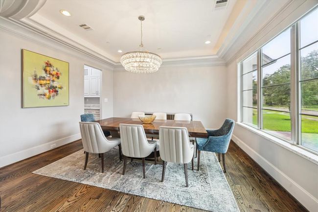 8304 Maple Ct, House other with 5 bedrooms, 5 bathrooms and 2 parking in Bellaire TX | Image 5