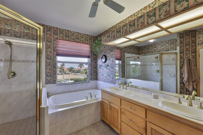 915 Symphony Isles Blvd, House other with 3 bedrooms, 3 bathrooms and null parking in APOLLO BEACH FL | Image 28