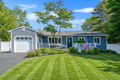 5 Megan Ct, Bellport, NY, 11713-1126 | Card Image