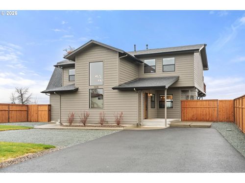 1030 Sw River Mist Ln, GrantsPass, OR, 97527 | Card Image