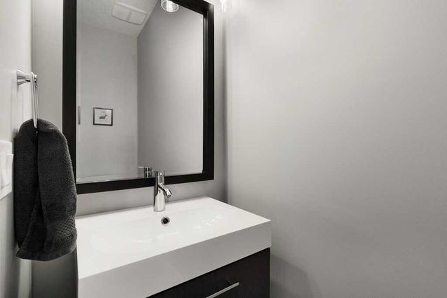 12134 Valley Ridge Dr Nw, House other with 4 bedrooms, 4 bathrooms and 6 parking in Calgary AB | Image 27