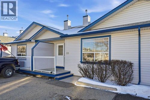 22-33 Stonegate Dr Nw, Airdrie, AB, T4B2V9 | Card Image