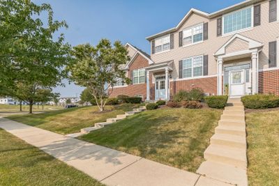 2285 Beresford Drive, Condo with 2 bedrooms, 2 bathrooms and 2 parking in Yorkville IL | Image 2