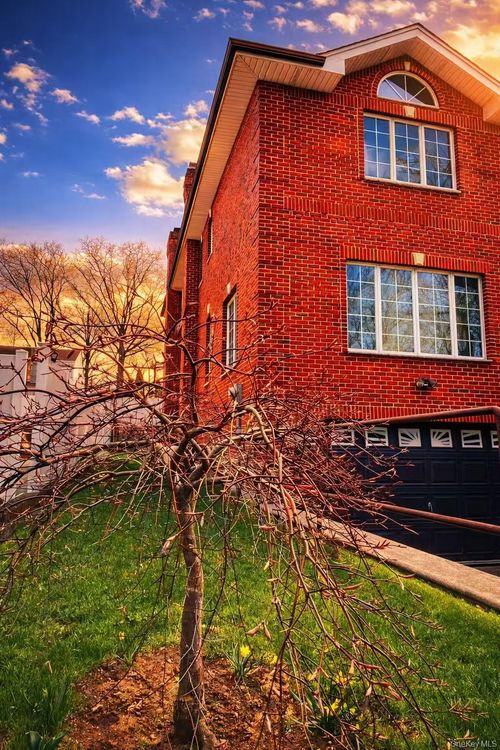 246-12 Cambria Ave, Little Neck, NY, 11362-1228 | Card Image